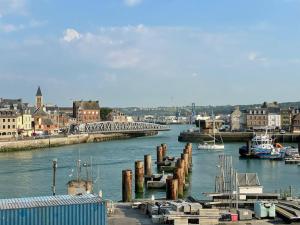 Appartements Le Studio du Bout du Quai vue Port 2pers. a Dieppe : photos des chambres