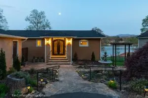 Villa di Lago - Hayesville