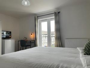 Spacious 4 Large Bedrooms Thurrock Grays 3 baths 1 ensuite Netflix Free Parking