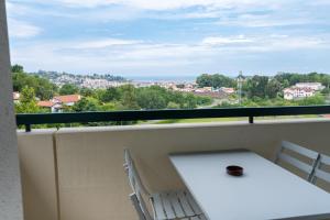 Appartements Ziburu Mendi - Appartement Calme, Vue Mer, Parking - WiFi : photos des chambres