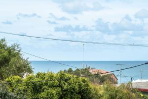 Stones Throw To Shelly Beach, Pet Friendly!
