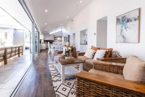 Pet Friendly House Opposite Bokarina Beach