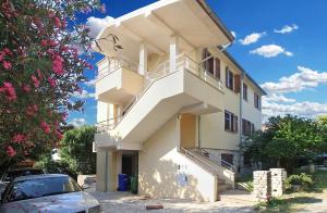 Apartment Rajka 2277 - 3hvězdičkové hotely ve městě Premantura