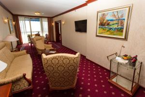 Executive Suite with Balcony and Sea View room in Grand Hotel Bernardin