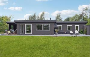 4 Bedroom Awesome Home In Dronningmølle