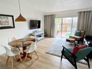 Endless Summer -Updated Townhome, 3-5 minute walk to the beach! - ساتيلايت بيتش