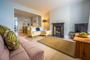 Dragonfly Cottage by Big Skies Cottages