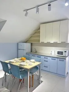 Двухэтажный коттедж с 2 апартаментами на озере - Chon-Sary-Oy