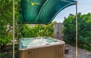 Pet Friendly Apartment In Vrboska