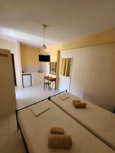 Polyxenis Rooms
