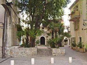 A8 -Staywiz us - 2 BDR Duplex Remparts Heart of Old Antibes