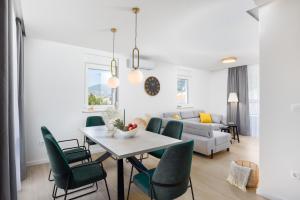 Penthouse Apartments East and West Star