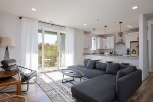 Piedmont Place Suite 402 Modern Apartment in Heart of Crozet