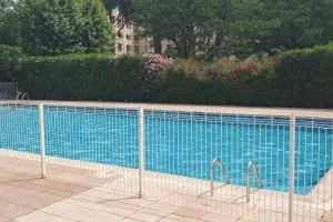 Modern T2 near train station with swimming pool - 罗克布伦河畔阿尔让