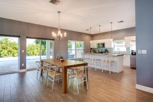 Florida Gem Saltwater Pool By Beaches and Kayaking!