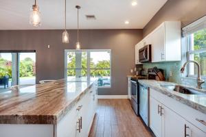 Florida Gem Saltwater Pool By Beaches and Kayaking!