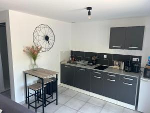 Maisonnette 32m2 climatisé avec jacuzzi au calme.