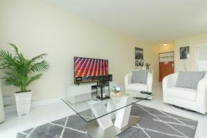 The Tides apartment Go Holiday Home 5th floor