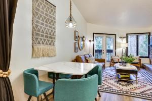 Pool and Ski-In Access Copper Mountain Condo!