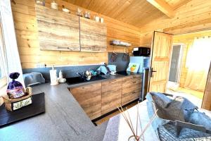 Chalets Bright chalet with garden and gulf view : photos des chambres