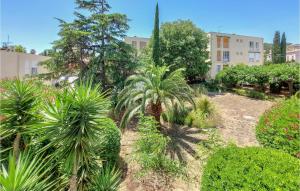 Appartements Awesome Apartment In Carqueiranne With Wifi And 2 Bedrooms : photos des chambres