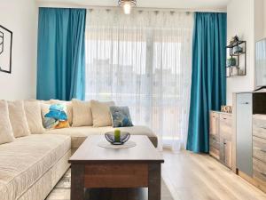 Colourful Apartment for 4 Guests and Free Parking