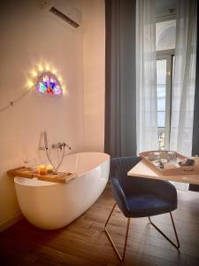 Deluxe Double Room with Bath room in Casa d'Angio' B&B