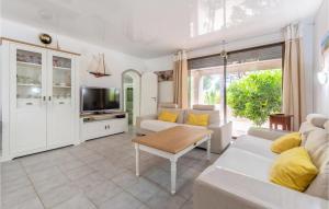 Maisons de vacances Nice Home In Vias With Wifi, Private Swimming Pool And Outdoor Swimming Pool : photos des chambres