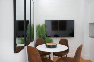 1290-16 New Renovated 2 Bedrooms in UES