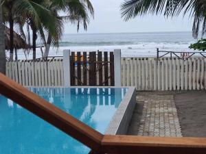 Casa Rústica, Sofía, Frente al mar en Puerto Arista