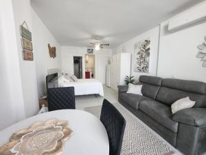 Estudio en Urbanización naturista con piscina junto al mar