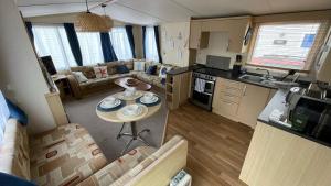 Cozy Private Static Caravan at Llyons Robin Hood - Silver Birch Way 11
