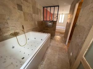 Appartements Suite romantique boheme chic avec bain a remous : photos des chambres