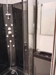 Appartements Studio lumineux avec clim et TV ideal pour couples : photos des chambres