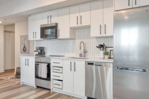 2 Bedroom, 2 Bath Stunning Condo - heart of Kitchener Downtown