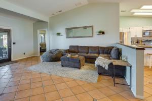 4 Mi to Lake Havasu State Park Home with Mtn Views!