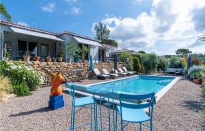 Maisons de vacances Nice Home In Bagnols-en-fort With Outdoor Swimming Pool, Wifi And 2 Bedrooms : photos des chambres