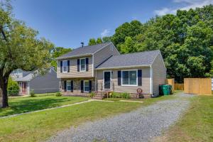 Modern Richmond Home w Deck, Close to Downtown!