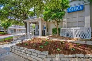 Studio 6-San Antonio, TX - Six Flags - Castroville