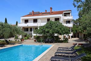 Family friendly apartments with a swimming pool Novalja, Pag - 213 