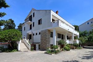 Family friendly apartments with a swimming pool Novalja, Pag - 213 
