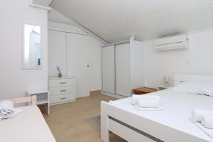 Family-friendly apartments with swimming pool Novalja, Pag - 213