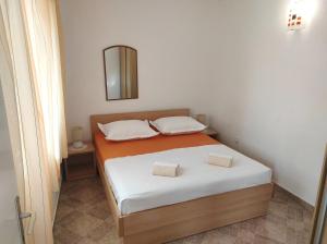 One-Bedroom Apartment with Terrace and Sea View room in Apartments by the sea Podgora Makarska - 2714