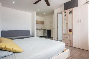 Iris Studios & Apartments