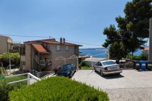 Apartments with a parking space Stanici, Omis - 11421 
