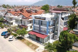 Lamira Apart Holiday&Guest House