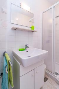 Apartments by the sea Medveja, Opatija - 7720