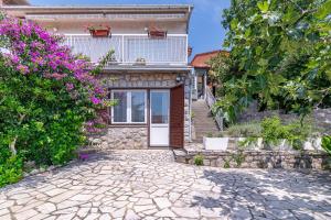 Apartments by the sea Crikvenica - 21501 