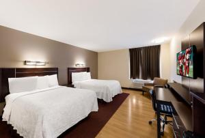 Deluxe Room with Two Double Beds Smoke Free room in Red Roof Inn PLUS+ Columbus Downtown - Convention Center