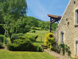 Maisons de vacances Modern Holiday Home in Vault de Lugny with Meadow View : photos des chambres